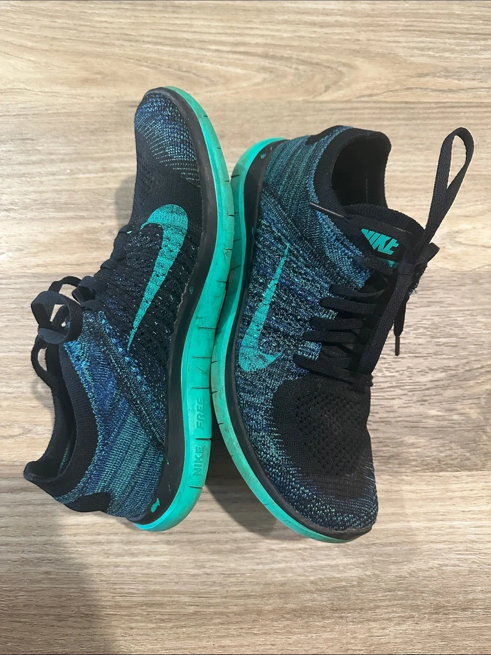Nike breathable flyknit